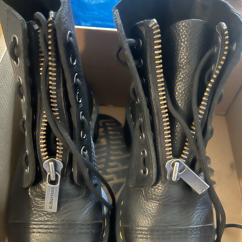 Brand new, Dr. Martens women’s Sinclair boots